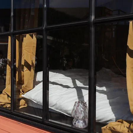 Up Gekalefaterd אתר קמפינג *